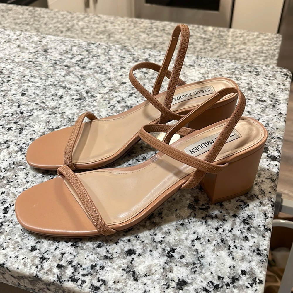 Steve Madden Size 7 Tan Inessa Sandal